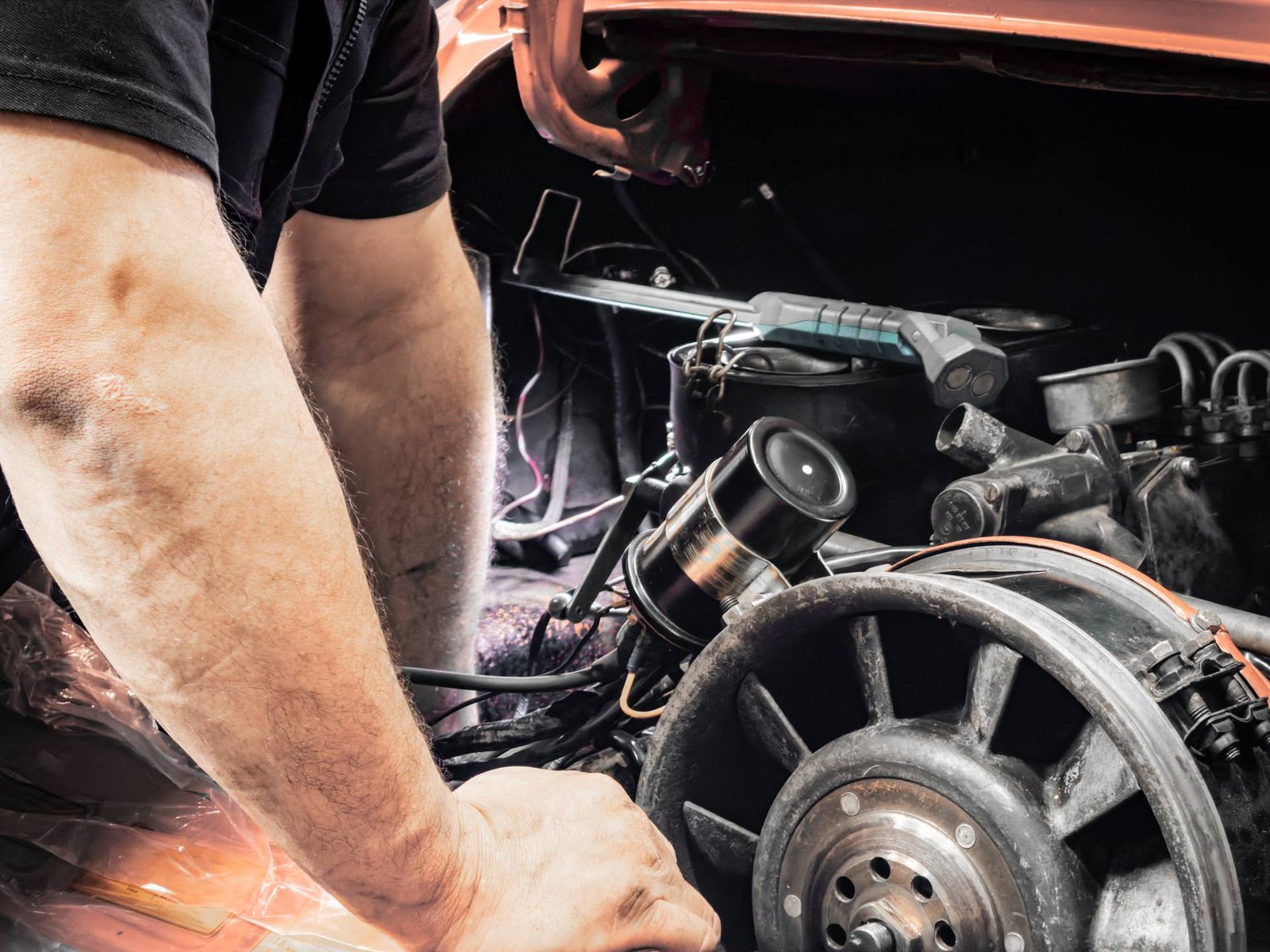 Detailaufnahme einer Motorinstandsetzung